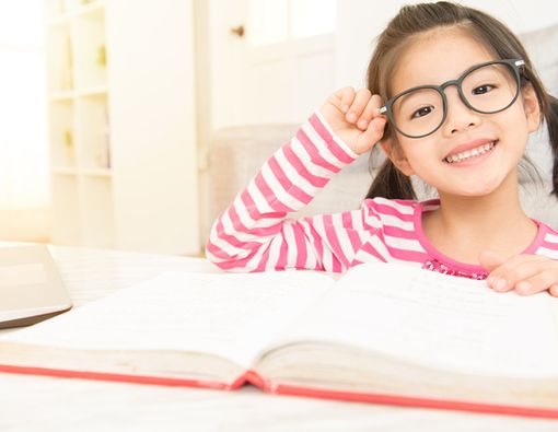 Anak Suka Baca Berisiko Mata Jadi Minus, Ini Faktanya!