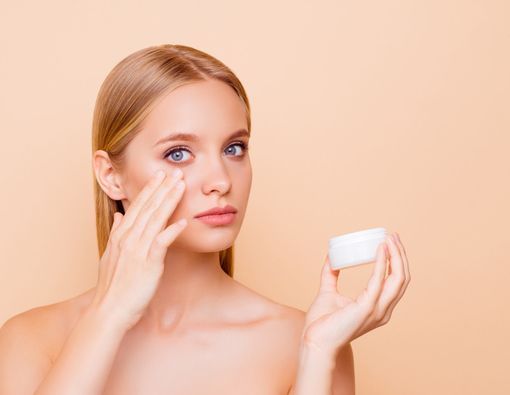 Cara Terbaik Atasi Kulit Wajah Kering dan Mengelupas