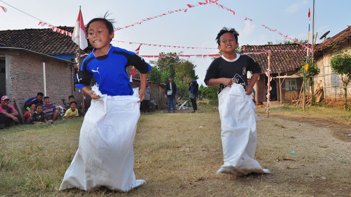 Pertolongan Pertama Kaki Keseleo Saat Lomba Balap Karung