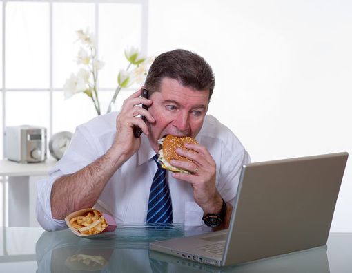 5 Kebiasaan di Kantor yang Bisa Bikin Gemuk