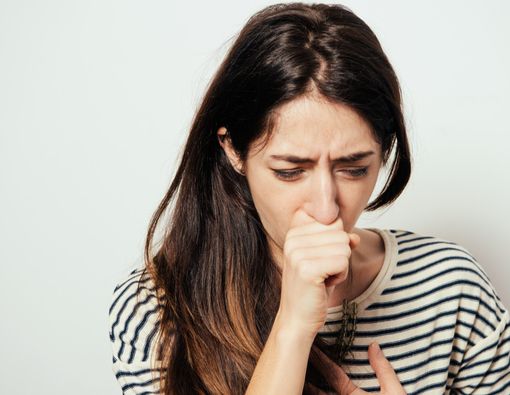 5 Jurus Meredakan Batuk dengan Cepat