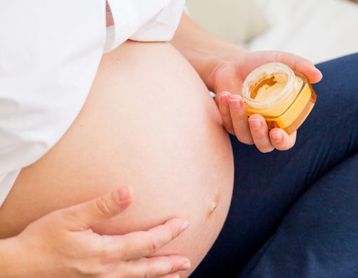 Perbedaan Stretch Mark Putih dan Merah pada Ibu Hamil