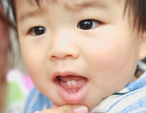 Penyebab Bayi Muntah Saat Tumbuh Gigi dan Penanganannya