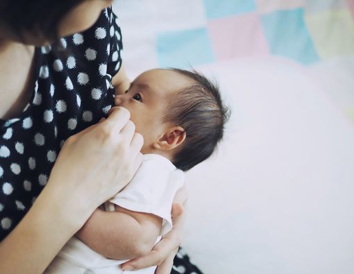 Ibu Menyusui Kena Radang Tenggorokan, Apa Efeknya pada Bayi?