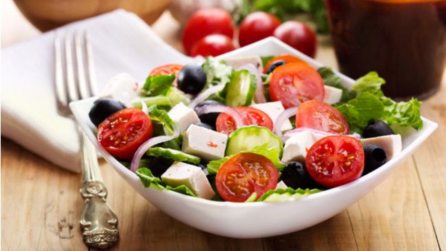 Makan Salad Saat Buka Puasa, Ini Manfaat Sehatnya