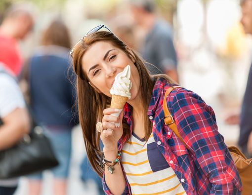 Benarkah Hobi Makan Es Krim Bisa Picu Kolesterol Tinggi?