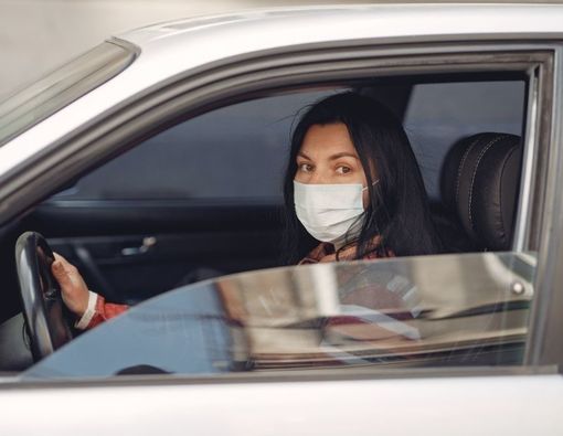 Waspada! Tetap Ada Penularan COVID-19 saat Naik Kendaraan Pribadi