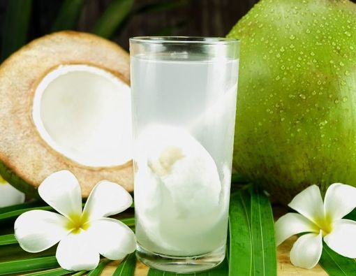 Benarkah Air Kelapa Bisa Sembuhkan Keracunan Makanan?