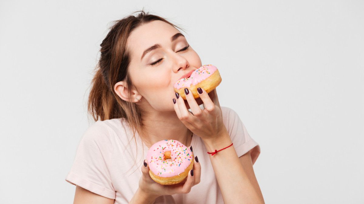 Alasan Medis Mengapa Anda Suka Makan Manis Saat Stres