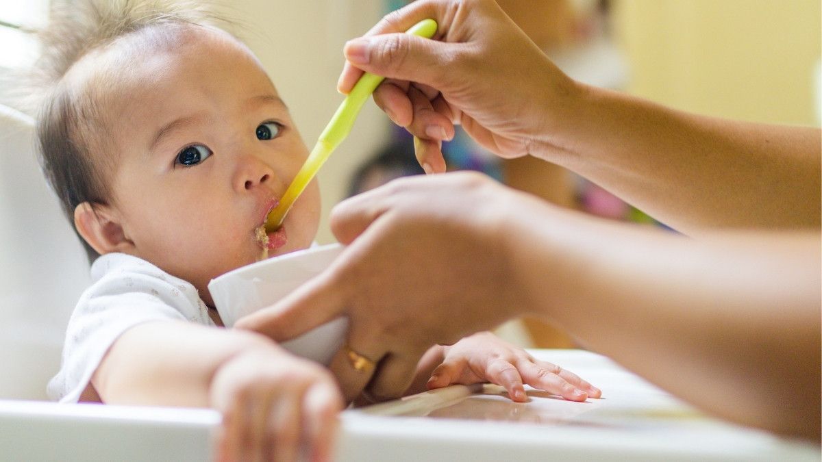 Kapan Bayi Boleh Duduk di Kursi Makan Sendiri?