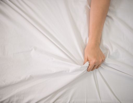 Penyebab Nyeri saat Berhubungan Seks dengan Posisi Woman on Top