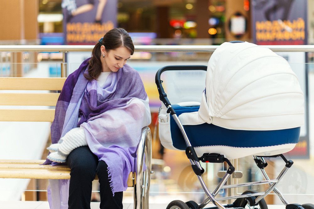 Tips Agar Menyusui di Tempat Umum Terasa Nyaman