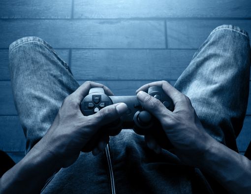 Waspada, Kelamaan Main Game Saat Karantina Picu Penggumpalan Darah!