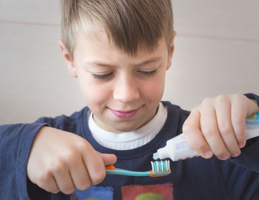Anak Sering Menelan Pasta Gigi, Berbahayakah?