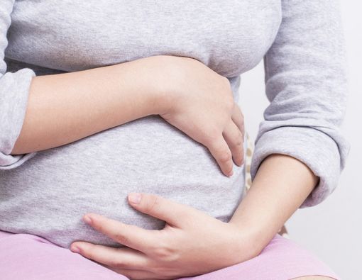 Cara Mengatasi Perut Kembung pada Ibu Hamil, Apa Saja?