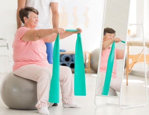 Rekomendasi Olahraga Duduk untuk Lansia