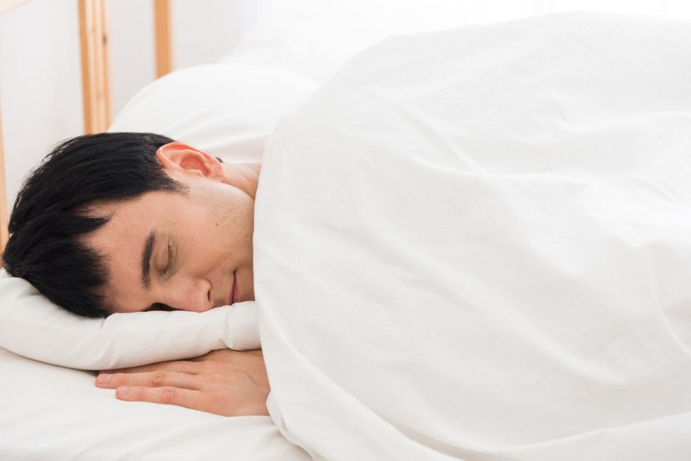 Ini Dia Posisi Tidur Terbaik agar Anda Bebas dari Mengorok