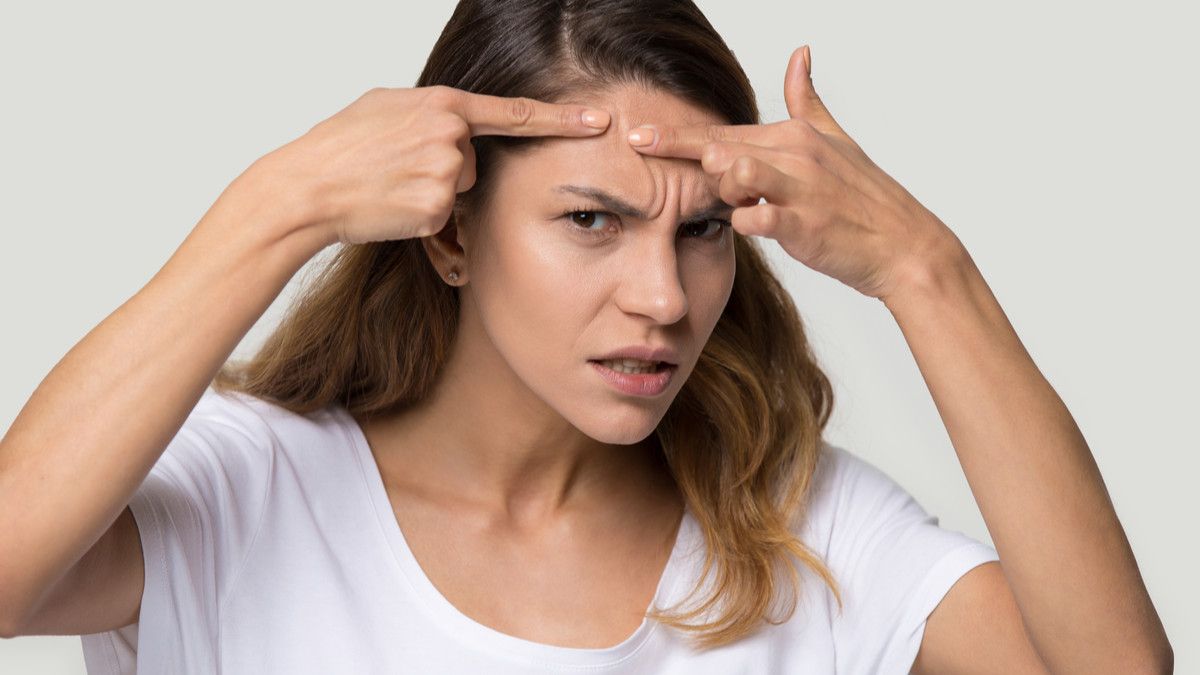 Benarkah Sering Memencet Jerawat Bikin Keloid?