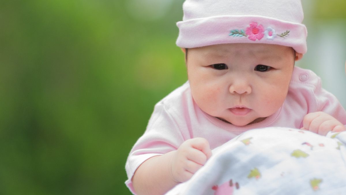 Alasan Bayi Suka Menatap Ibunya secara Intens