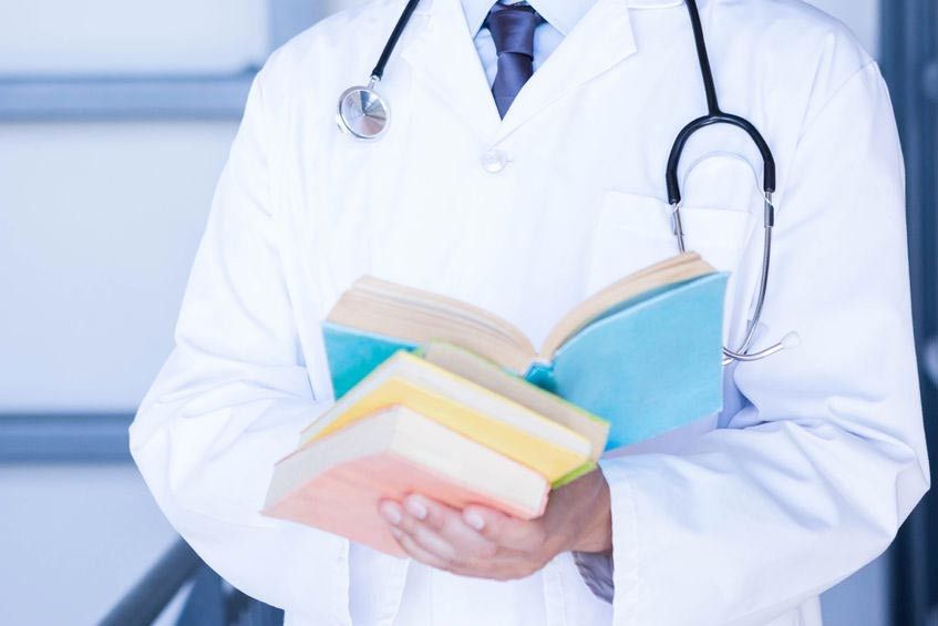 Di Balik Sosok Dokter Penyambung Lidah Tenaga Medis