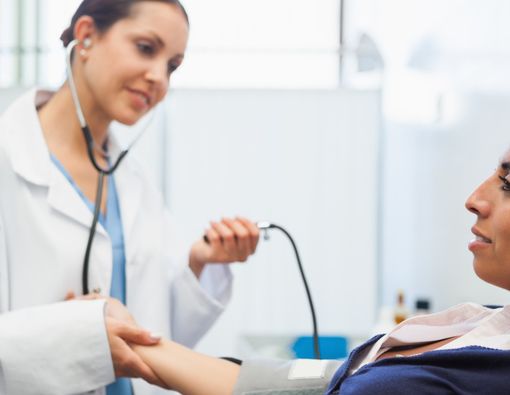 Sederet Pemeriksaan yang Perlu Dilakukan Pasca Melahirkan