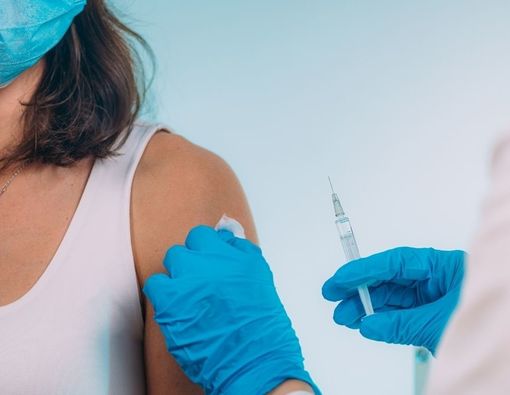 Aturan Vaksinasi untuk Penyintas COVID-19 Gejala Ringan