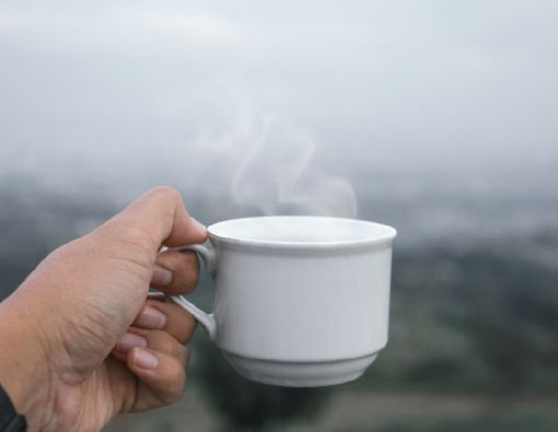 Minum Air Panas Saat Perut Kosong, Bisa Bunuh Sel Kanker?