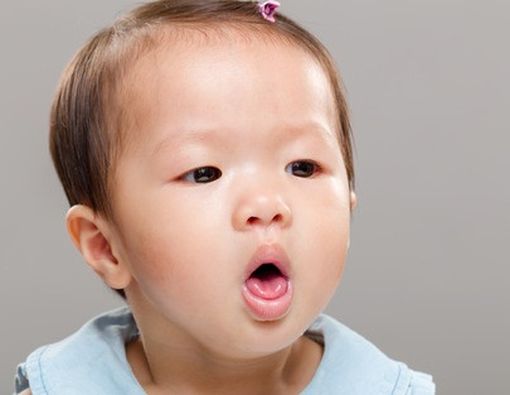 Bayi Batuk dan Kemudian Memegang Telinganya