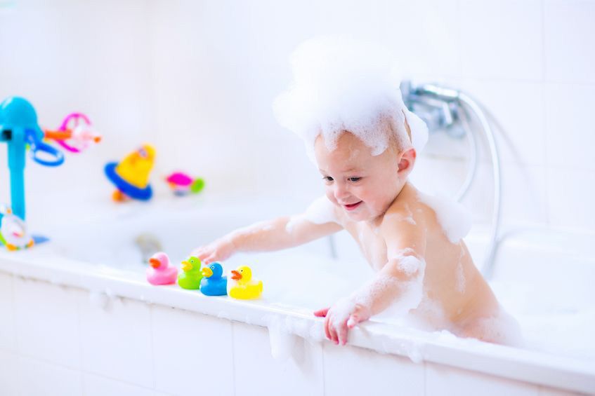 Lakukan Strategi Ini Ketika Anak Malas Mandi