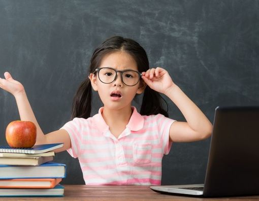 Benarkah Sekolah Online Bantu Anak Pemalu Lebih Percaya Diri?