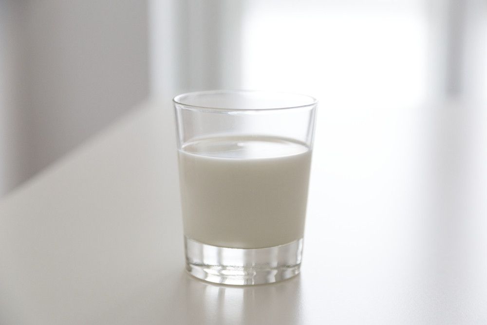 Berapa Lama Susu Bisa Bertahan di Suhu Ruangan? - KlikDokter