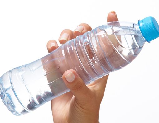 Amankah Mencampur Susu Formula Anak Pakai Air Mineral?