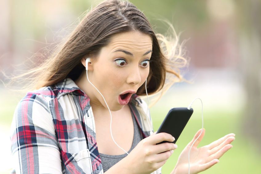 Sering Dengar Lagu dengan Headset, Bahayakan Pendengaran?