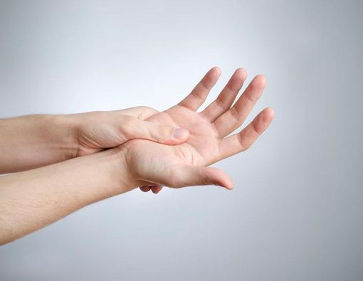 Benarkah Membunyikan Jari Dapat Sebabkan Rematik?