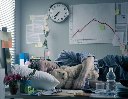 Lakukan Ini Sebelum dan Sesudah Lembur Agar Tak Mudah Sakit