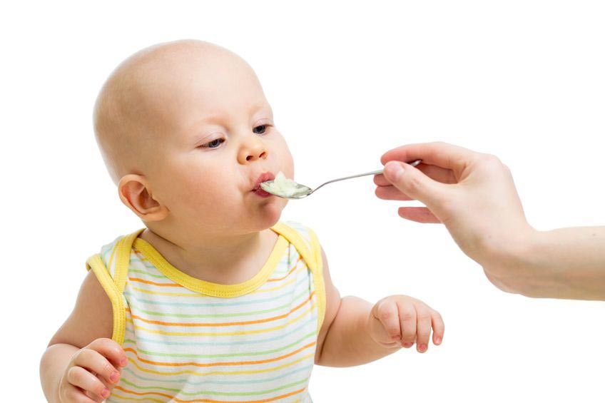 Anak Suka Mengemut Makanan? Ini Cara Mengatasinya!