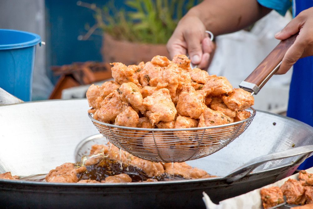 Gemar Makan Gorengan Bisa Picu Radang Tenggorokan? (kuruneko/Shutterstock)