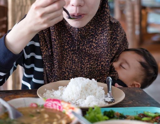 Adakah Pengaruh Asupan Makanan Ibu pada Kandungan Nutrisi ASI?