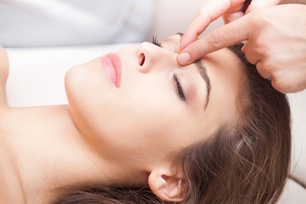 10 Manfaat Totok Wajah untuk Kecantikan
