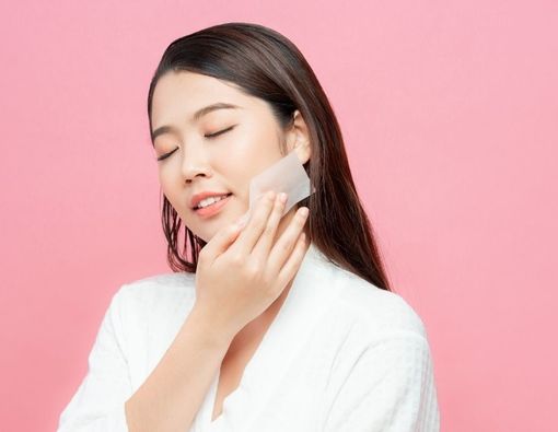 Kertas Penyerap Minyak Wajah, Apakah Efektif Menurut Medis?