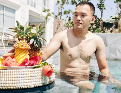 Berenang Setelah Makan Bikin Kram, Benarkah?