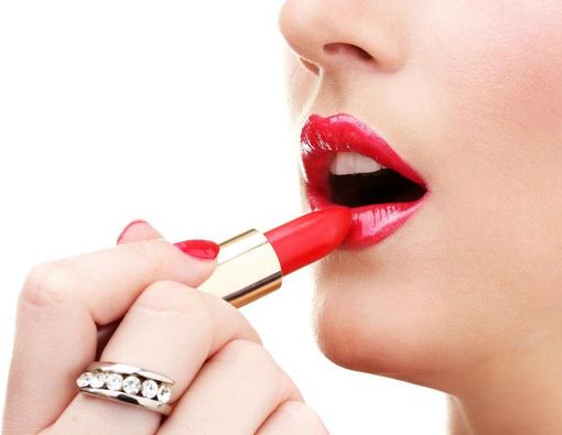 Agar Warna Lipstik Tahan Lama