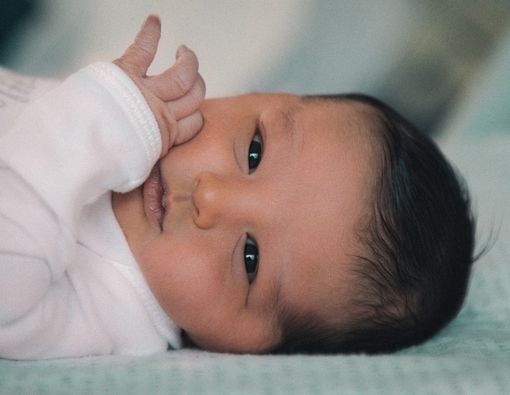 Deretan Penyebab Mata Bayi Berair dan Cara Mengatasinya