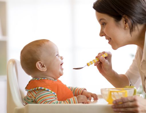 Kiat Mencegah Balita Tersedak saat Makan