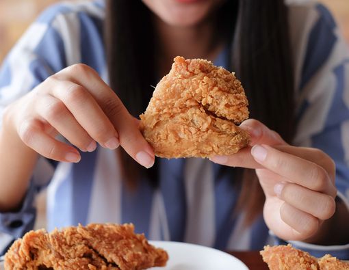 Cara Aman Makan Gorengan untuk Pasien Kolesterol, Cukupkah Cek Rutin?