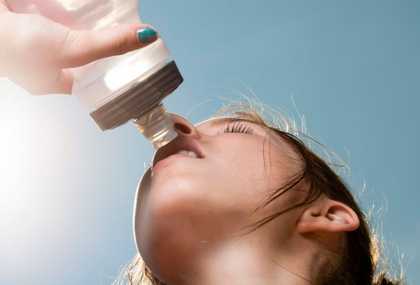 7 Tanda Anda Kurang Minum Air Putih