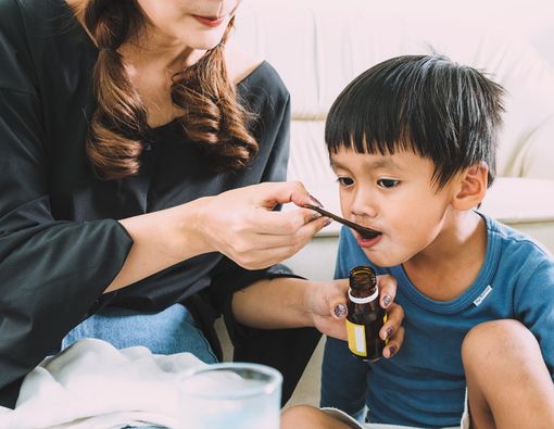 Pergi ke Rumah Sakit Berisiko Saat Pandemi, Ini Cara Obati Batuk di Rumah