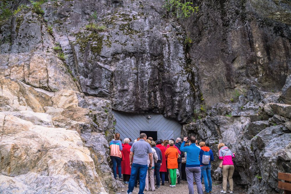 Tips Aman dan Sehat Saat Wisata Gua