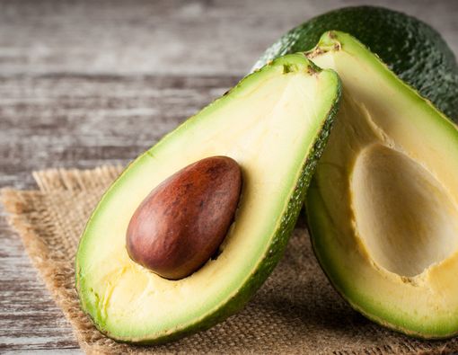 Buah Alpukat Bisa Memperbesar Payudara, Mitos atau Fakta?