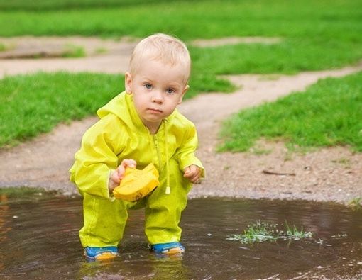 Cara Agar Anak Tidak Mudah Sakit di Musim Hujan